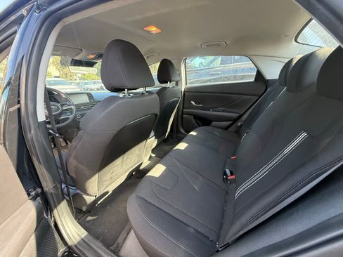 Used 2023 Hyundai Elantra SEL image 5