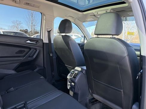 Used 2018 Volkswagen Tiguan SEL image 18