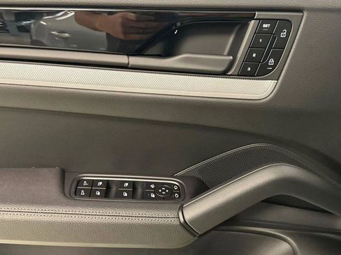 Certified 2025 Porsche Cayenne Coupe image 89