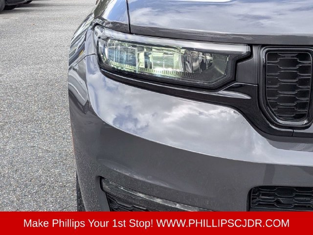 Used 2024 Jeep Grand Cherokee L Limited w/ Black Appearance Package AWD/4WD image 8