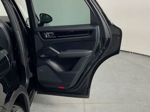 Used 2019 Porsche Cayenne AWD/4WD image 25