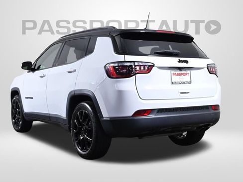 Used 2022 Jeep Compass Latitude FWD image 5