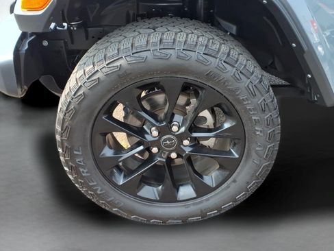 Used 2024 Jeep Gladiator Sport AWD/4WD image 10
