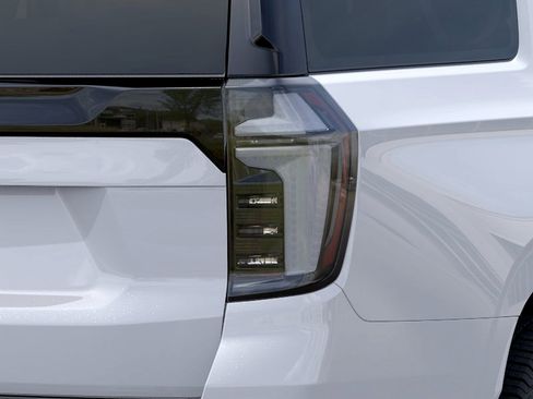 New 2026 Chevrolet Suburban High Country AWD/4WD image 11