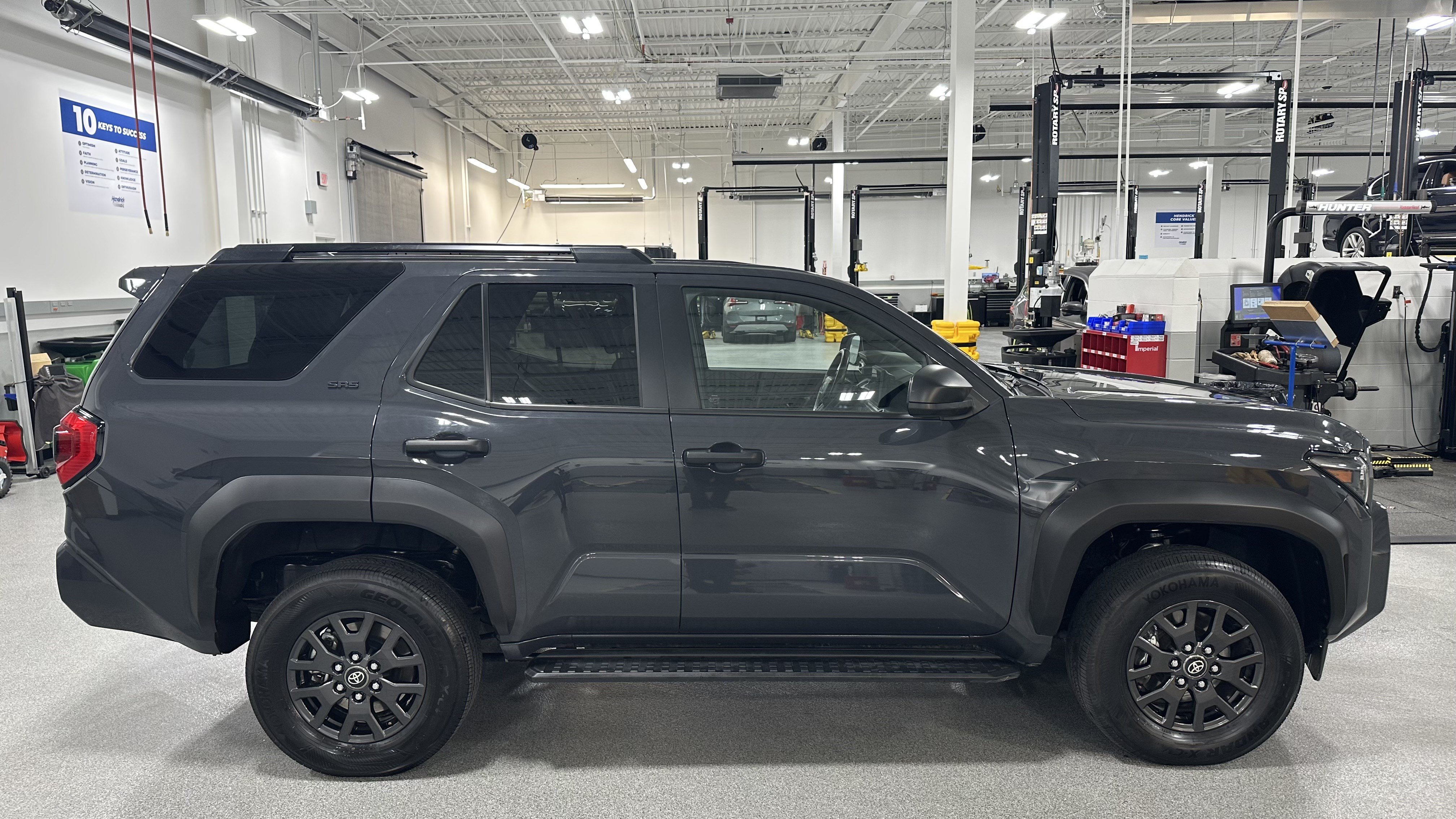 Used 2025 Toyota 4Runner SR5 AWD/4WD image 11