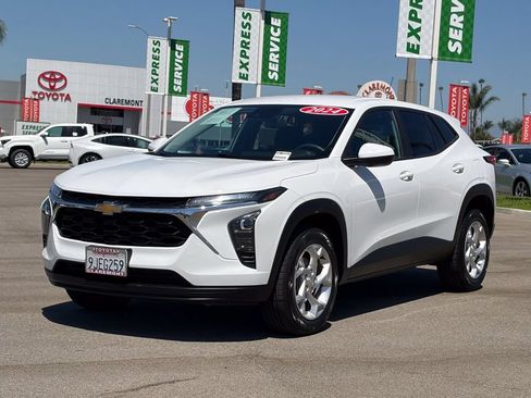 Used 2024 Chevrolet Trax LS w/ LS Convenience Package FWD image 40