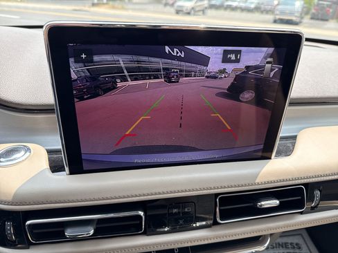 Used 2022 Lincoln Aviator AWD w/ Premium Package image 27