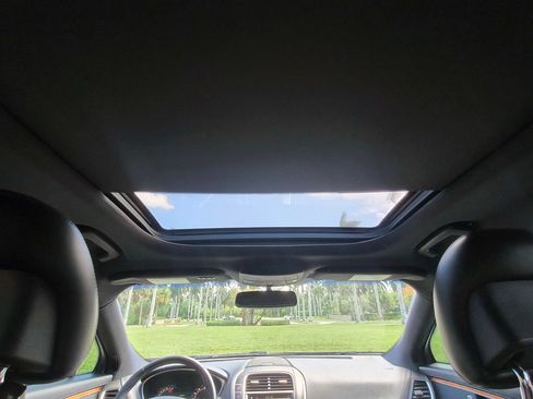 Used 2018 Lincoln MKX Reserve FWD image 10