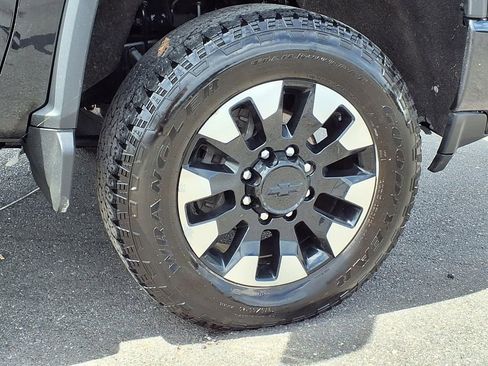 Used 2020 Chevrolet Silverado 2500 Custom w/ Custom Value Package AWD/4WD image 9
