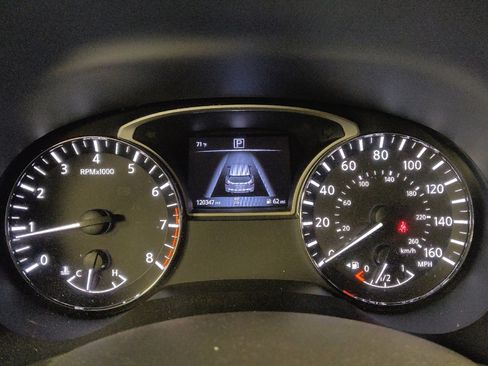 Used 2018 Nissan Pathfinder S image 23