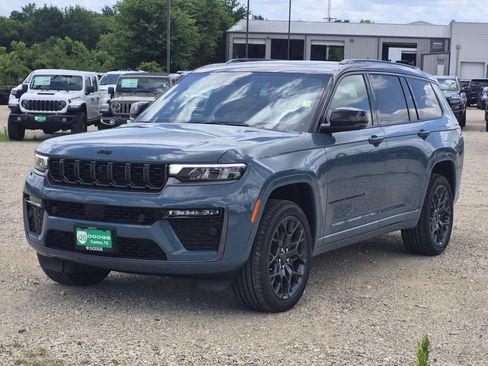 New 2026 Jeep Grand Cherokee L Summit AWD/4WD image 4