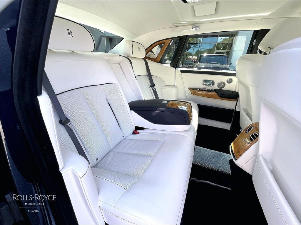 Certified 2026 Rolls-Royce Phantom Sedan RWD image 25