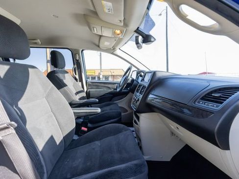 Used 2018 Dodge Grand Caravan SE w/ UConnect Hands-Free Group FWD image 19