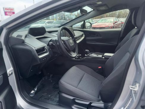 Used 2025 Toyota Prius LE image 19