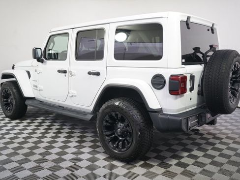 Used 2019 Jeep Wrangler Unlimited Sahara AWD/4WD image 3