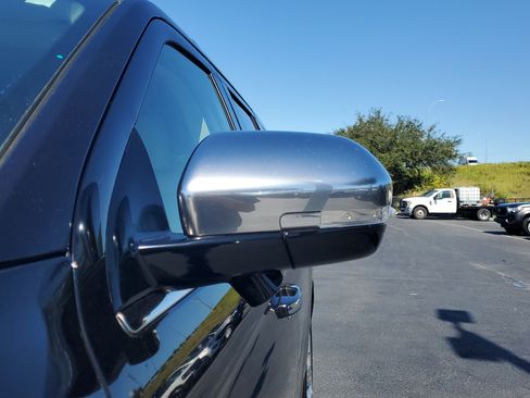 Used 2024 Ford Expedition Platinum image 4