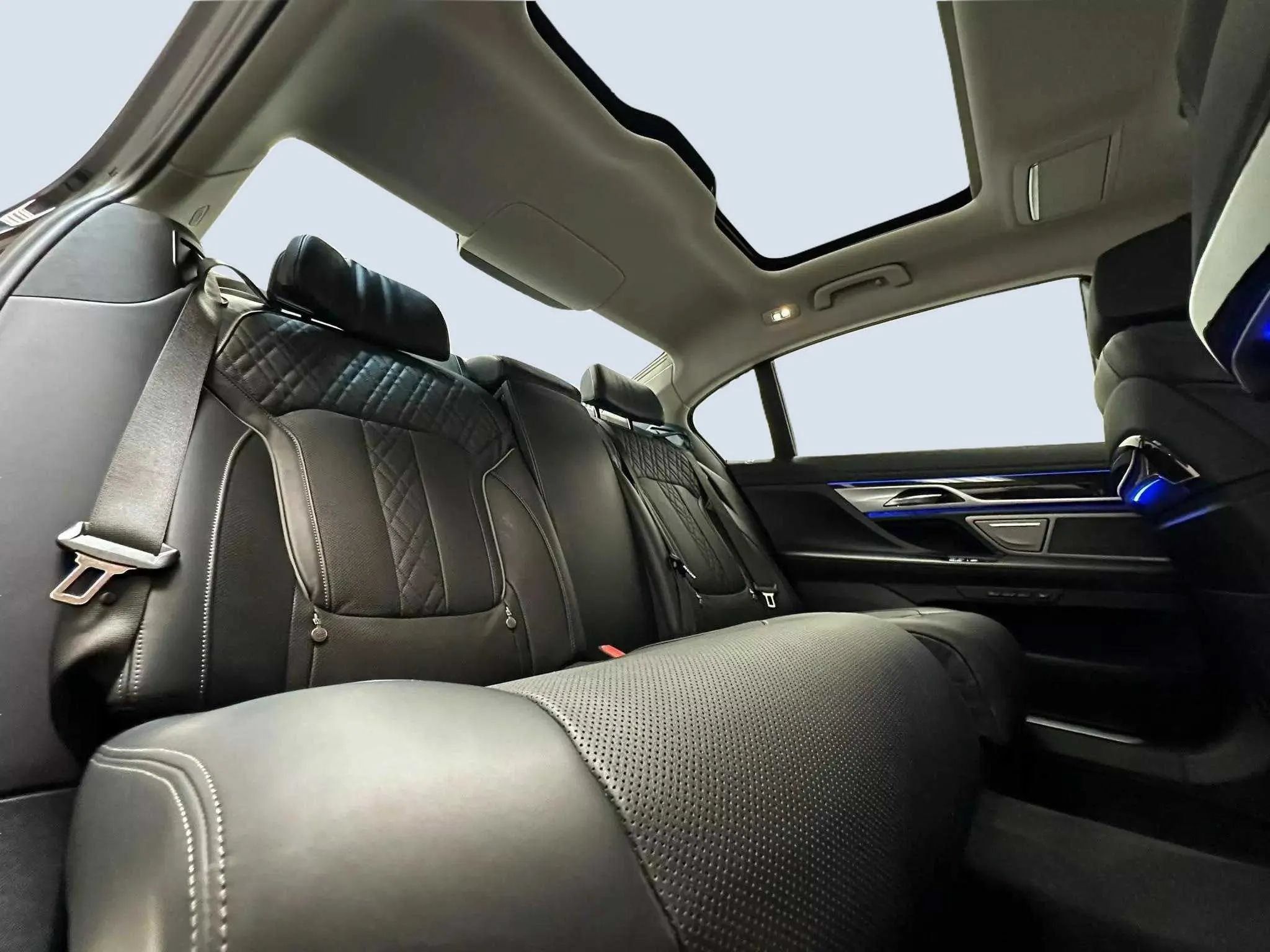 Used 2022 BMW 740i RWD image 12