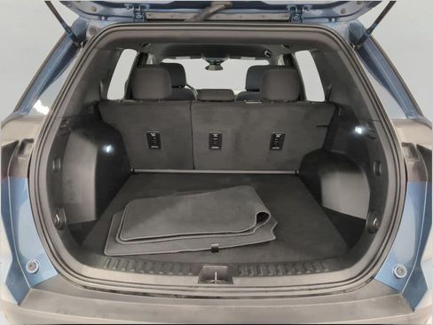 Used 2025 Chevrolet Equinox LT AWD/4WD image 16