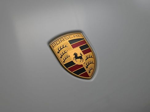 Certified 2025 Porsche Macan image 13