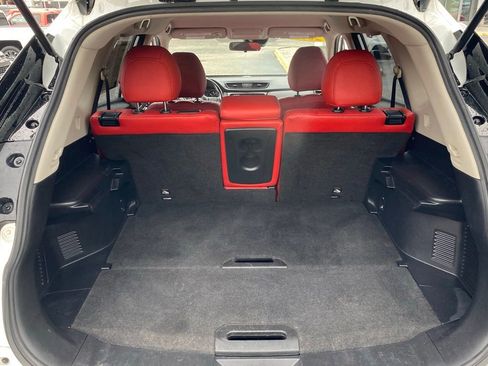 Used 2019 Nissan Rogue S w/ Special Edition Package FWD image 12