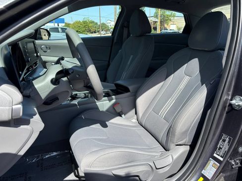 Used 2022 Hyundai Elantra SEL FWD image 15