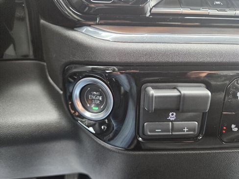 Used 2025 GMC Sierra 1500 SLT image 23