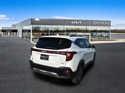 Used 2024 Kia Seltos S AWD/4WD image 3