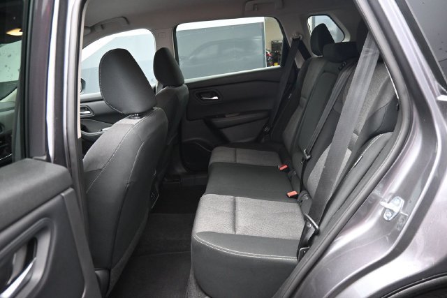 Used 2025 Nissan Rogue SV AWD/4WD image 29