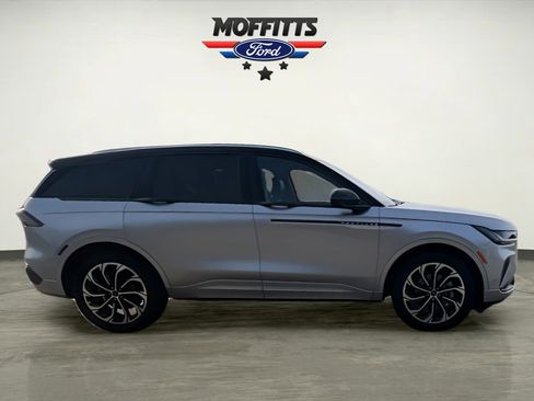 Used 2024 Lincoln Nautilus Reserve image 6