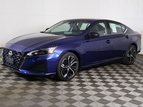 Used 2024 Nissan Altima 2.5 SR w/ SR Premium Package AWD/4WD image 8