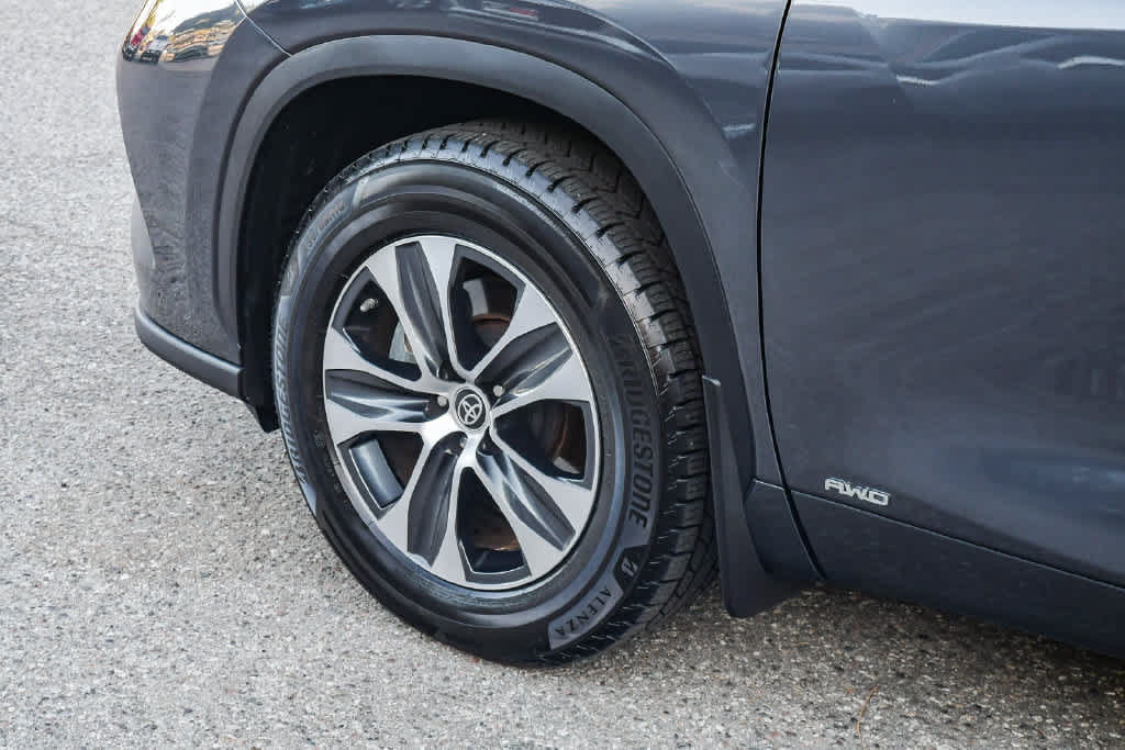 Certified 2023 Toyota Highlander XLE AWD/4WD image 12