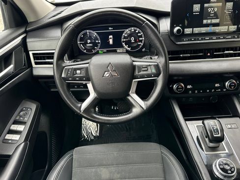 Used 2023 Mitsubishi Outlander 4WD Plug-In Hybrid image 17