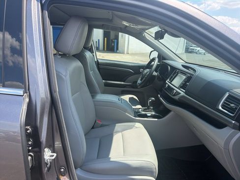 Used 2018 Toyota Highlander Limited AWD/4WD image 36