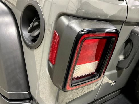 Used 2020 Jeep Wrangler Unlimited Sport image 23