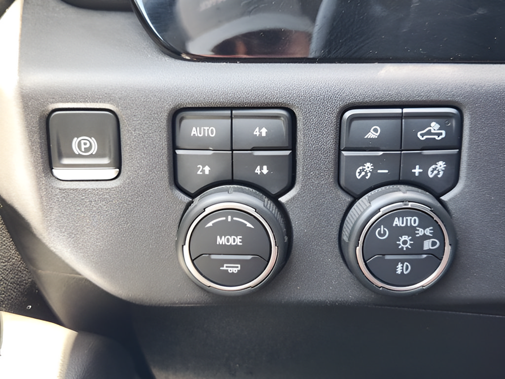 Used 2022 Chevrolet Silverado 1500 LT Trail Boss w/ LT Trail Boss Premium Package AWD/4WD image 22