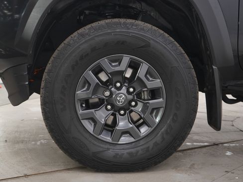 Used 2021 Toyota Tacoma SR5 w/ Trail Edition image 28