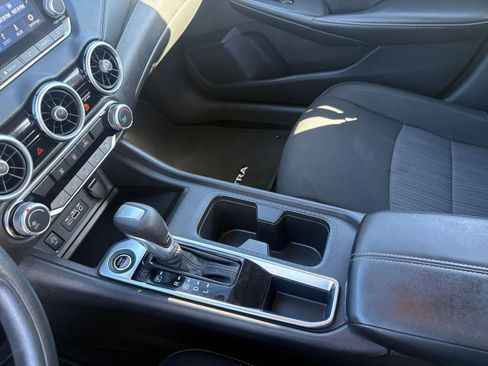 Used 2025 Nissan Sentra SV FWD image 39