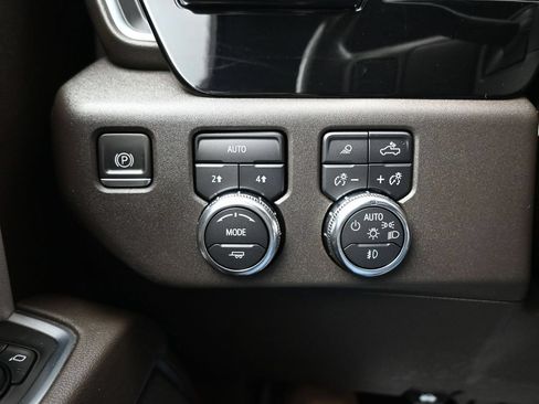 Used 2022 GMC Sierra 1500 SLT AWD/4WD image 18
