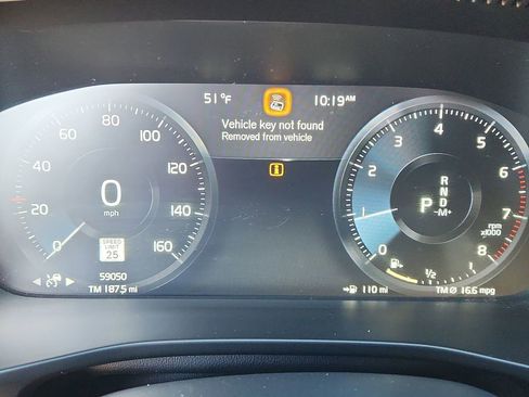 Used 2020 Volvo XC40 T5 R-Design w/ Protection Package Premier image 14