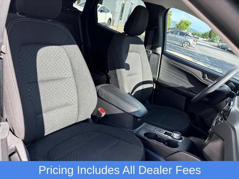 Used 2025 Ford Escape Active AWD/4WD image 18