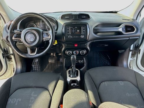 Used 2015 Jeep Renegade Latitude image 3