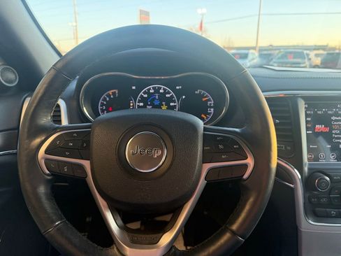 Used 2018 Jeep Grand Cherokee Limited image 24