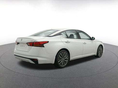 Used 2025 Nissan Altima 2.5 SV FWD image 8