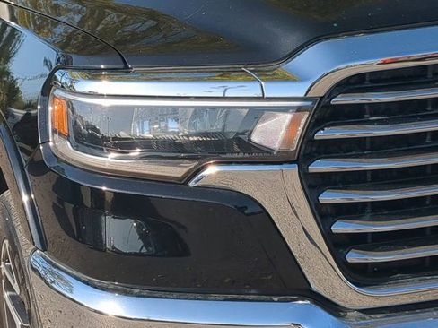 Used 2025 RAM 1500 Laramie AWD/4WD image 9