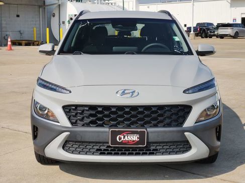 Used 2022 Hyundai Kona SEL FWD image 2
