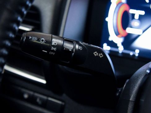 Used 2021 Nissan Rogue Platinum image 19