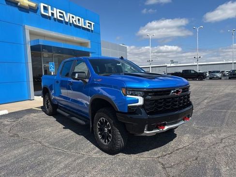 Used 2025 Chevrolet Silverado 1500 ZR2 w/ Technology Package image 9