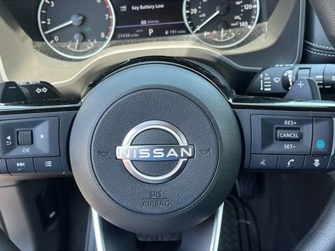 Used 2023 Nissan Rogue SV AWD/4WD image 11
