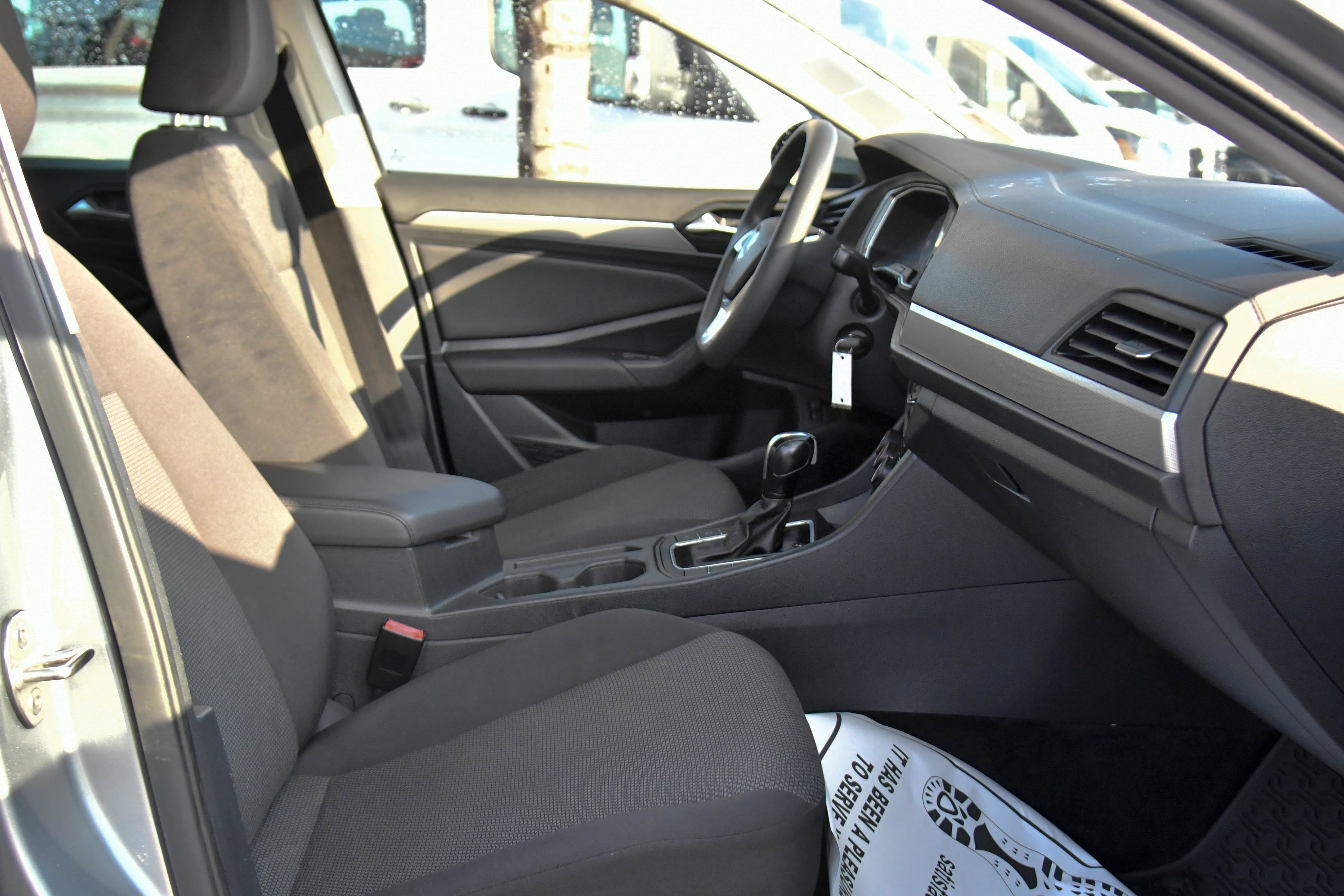 Used 2021 Volkswagen Jetta SE FWD image 36