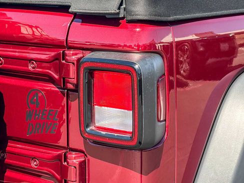 Used 2021 Jeep Wrangler Unlimited Sport AWD/4WD image 9